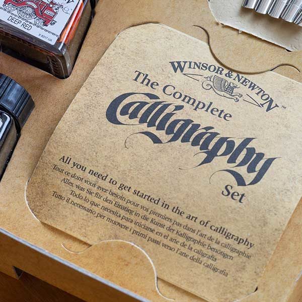 Close-up-of-Winsor-&-Newton-The-Complete-Calligraphy-Set