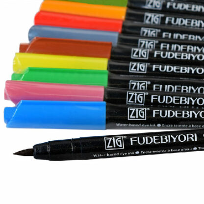 Kuretake-ZIG-Fudebiyori-Brush-Pen-Set-of-12-close-up