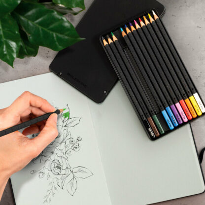 moleskine-art-sketchbook-colouring-kit-lifestyle