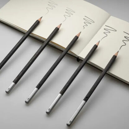 moleskine-art-sketchbook-sketching-drawing-kit-graphite-pencils