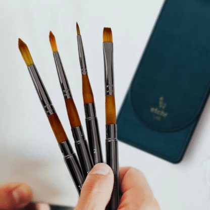 ETCHR TRAVEL BRUSH SET in hand