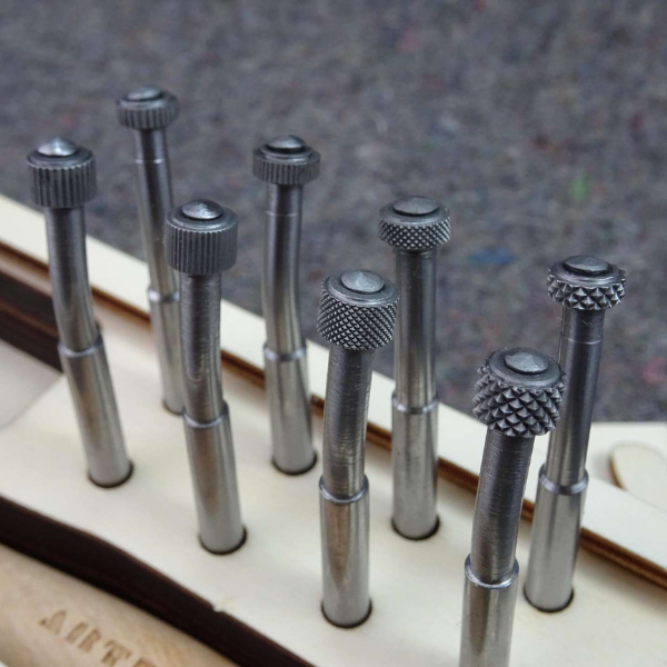 Arteina Roulette Tool set in box close up