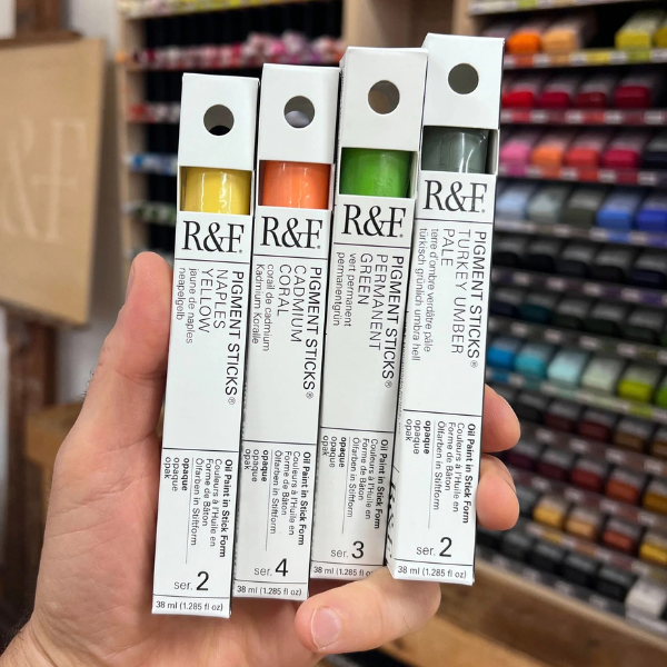R&F PIGMENT STICK OILS IN HAND