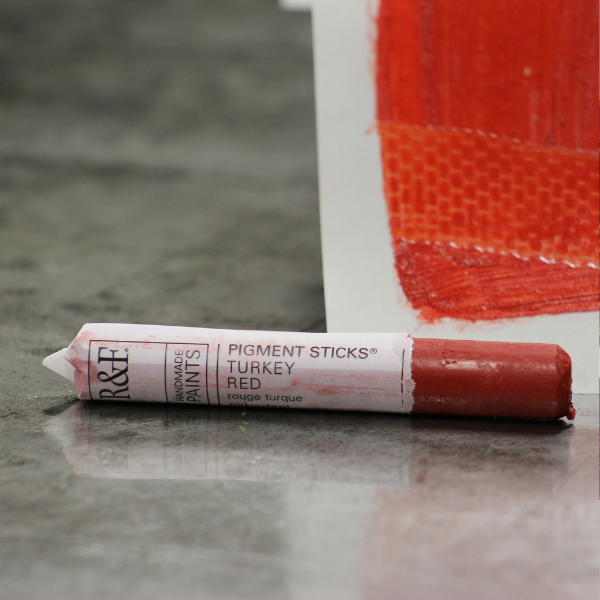 R&F PIGMENT STICK OILS IN USE